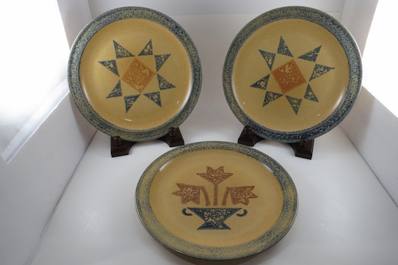 Set of Three Vintage Pfaltzgraff Americana MAFA 10 1/4 Inch Dinner Plates