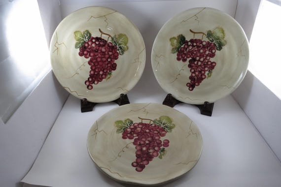 Set of Three Tabletops Unlimited Cabernet Red Grapes 11 1/4 Inch Dinner Plates