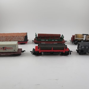 HO Scale Train Car Lot: Log, Coal, and Barrel Loads