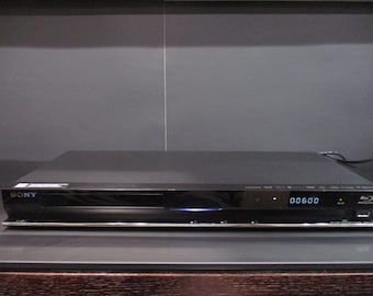 2004 Sony BDP-S570 DVD/Blue Ray Disc Player Slim Line Design Free Shipping