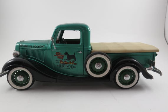 Solido 1/18th Scale 1936 Ford V8 Pickup Die Cast Truck Green