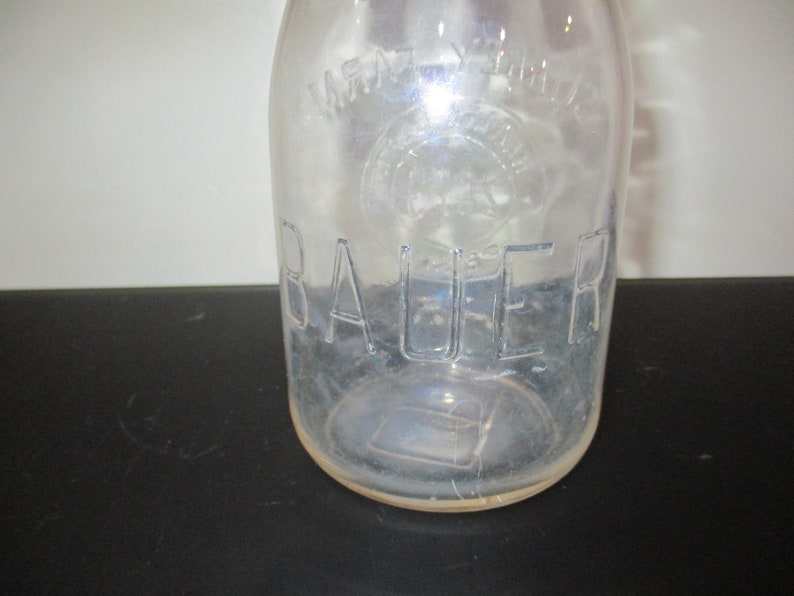 Pair of Vintage 1 Quart Embossed Milk Bottles Fairfield Western Maryland Dairy and Surrey Farm Dairy Excellent Condition Bild 9