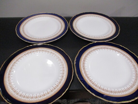 Vintage Royal Worchester Fine Bone China Cobalt Blue Regency Pattern Set of Four 9 1/4 Inch Luncheon Plates Excellent Used Condition