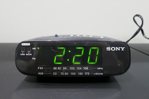 Vintage 90s Sony Dream Machine: Digital FM/AM Clock Radio