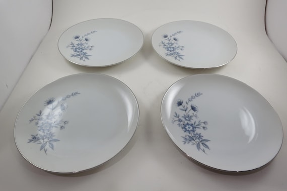 Set of Four Vintage Mikasa Nadine Pattern 6235 7 1/2 Inch Salad Plates Like New Condition