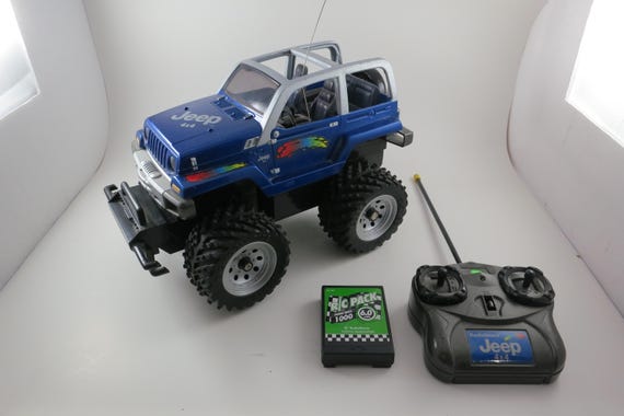 Vintage 2001 Radio Shack Jeep 4x4 RC Vehicle