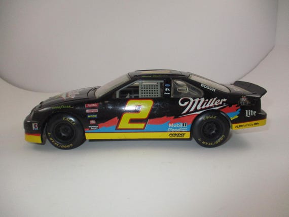 Vintage Racing Champions Rusty Wallace No 2 Miller Genuine Draft Ford Thunderbird Diecast 1:24 Scale Bank Car Excellent Condition