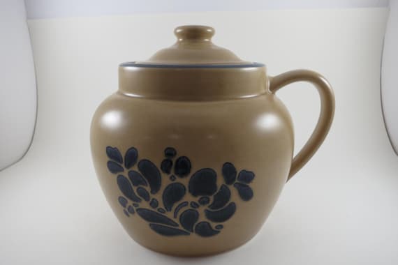 Vintage Pfaltzgraff Folk Art Pattern Bean Pot with Lid 70 USA