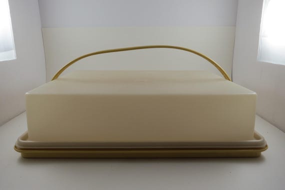 Vintage Harvest Gold Tupperware 15x11 Rectangular Cake Carrier with Lid and Carrier Handle Excellent Original Condition