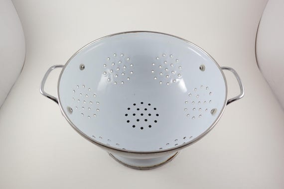 White Enamel 11 Inch Colander Double Handled Excellent Condition