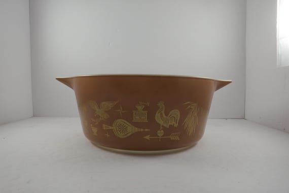 Vintage Pyrex Early American Casserole Dish: Brown & Gold 2.5 Liter