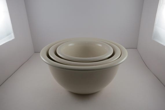 Three Vintage Corelle Cream Colored Nesting Bowls 1-2-3 Quart Excellent Original Condition