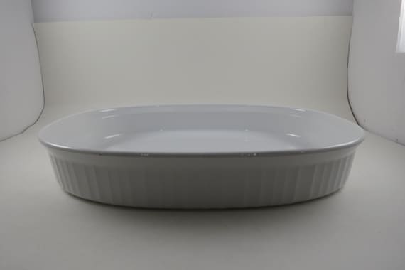 Corelle F-4-B White Oval Casserole Dish: 2.5 Liter French White