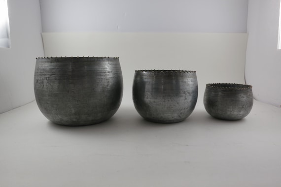 Three Vintage Galvanized Metal Nesting Bowls Beaded Edges Retro Style
