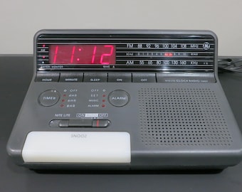 Retro 80s GE Nite Lite Clock Radio: Large Display Alarm Timer