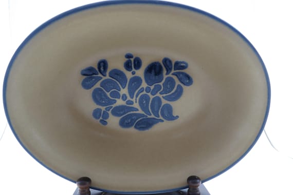 Vintage Pfaltzgraff Folk Art Pattern 10 Inch Oval Vegetable Bowl USA