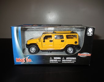 2004 Maisto Yellow Hummer H2 Motorized Power Racer 1:33 Scale New In Original Box