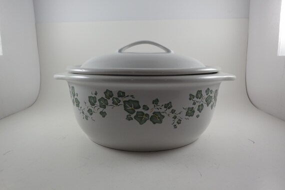 1990's Corelle Coordinates Callaway Ivy Pattern 2 1/2 Quart Round Casserole Dish with Matching Lid Excellent Condition