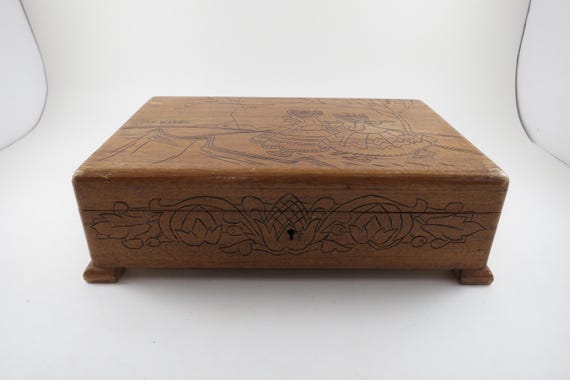 Vintage Wooden Treasure Box/Keepsake Box Girls in Bonnets Pink Liner