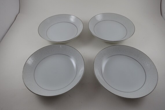 Vintage Crown Victoria Lovelace Fine China Set of 4 5 1/2 Inch Fruit Bowls