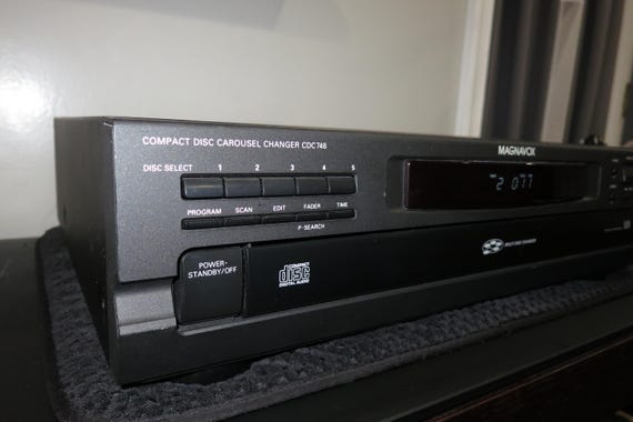 Vintage 1996 Magnavox 5-Disc CD Changer: Carousel Style CDC-748