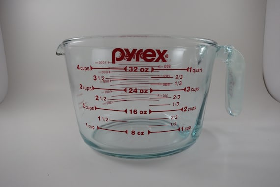 Vintage Pyrex 4-Cup Measuring Cup: Red Lettering