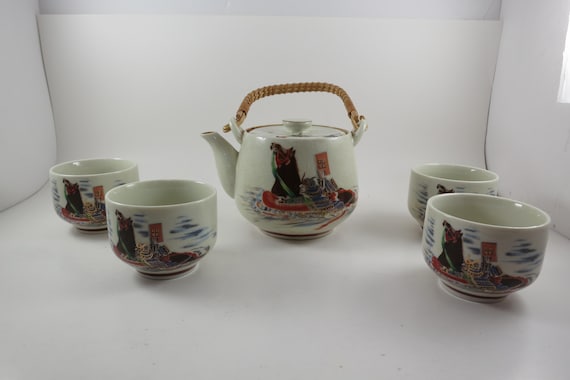 Vintage Japanese Sake Set 5 Piece Pot plus 4 Cups