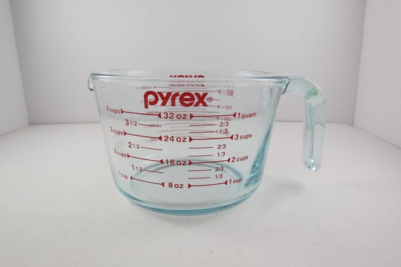 Vintage Pyrex 32 Ounce 4 Cup Measuring Cup Red Lettering Excellent Condition