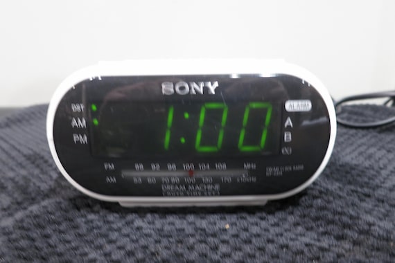 Vintage 1990's Sony Dream Machine FM/AM Digital Clock Radio Alarm Clock Model ICF-C318