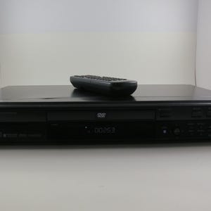 Vintage 2002 Toshiba SD-2800 DVD/CD Player Slimline Model with Remote