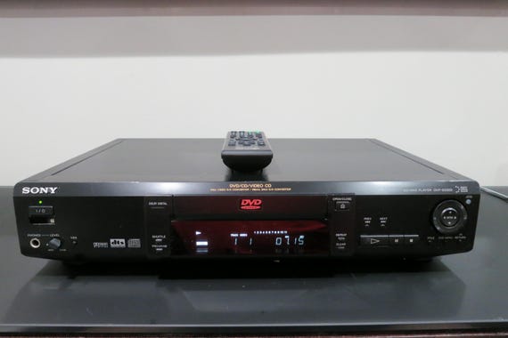 Sony DVP-S530D DVD/CD Player Works Great with Remote Control