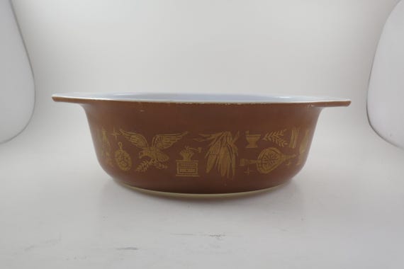 Vintage Pyrex Early American Casserole Dish: Brown & Gold 1.5 Quart