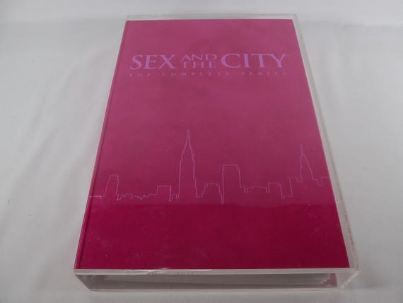 Sex and the City Complete 6 Season Series in Pink Velvet Case Missing 2 Discs