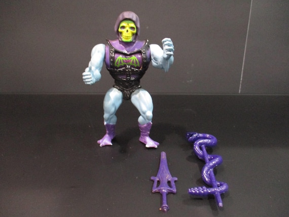 Vintage 1984 Masters of the Universe Action Figure MOTU Battle Armor Skeletor Evil Warriors 6 Inch Figure w/Staff and Sword