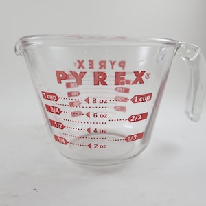 Pyrex Measuring Cup 1 Cup Red Lettering Excellent Used Condition