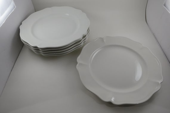 Pair of Vintage Red Cliff Ironstone Heirloom Pattern 11 Inch Dinner Plates