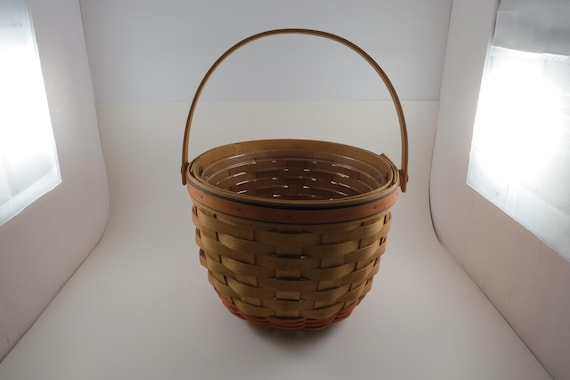 1995 Longaberger Basket: Medium Round Basket with Swing Handle