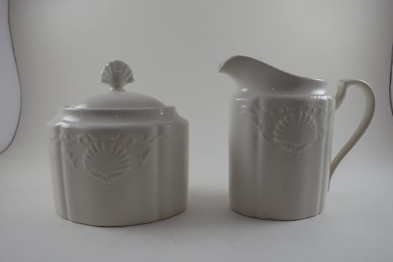 Mikasa South Hampton D4902 Cream and Sugar Set with Lid