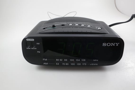 Vintage 90s Sony Dream Machine: Digital FM/AM Clock Radio