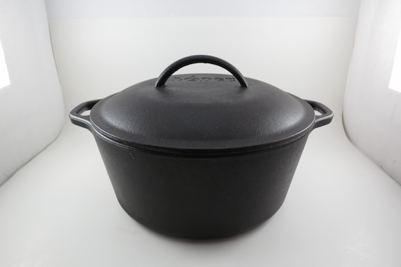 Vintage Lodge 5 Quart Cast Iron Dutch Oven with Original Lid