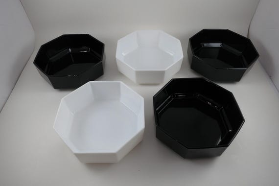 Set of 5 Arcoroc Octime Cereal Bowls: 3 Black, 2 White (5 5/8 Inch)