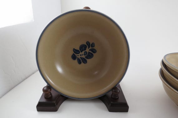 Vintage Pfaltzgraff Folk Art Pattern Set of Four 6 Inch Coupe Cereal Bowls USA