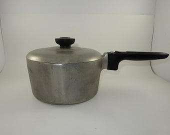 Wagner Ware Sidney Magnalite Sauce Pan & Lid 2 qt 4682 Double Spout