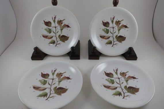 Set of Four MCM Wedgwood Wakefield Pattern 6 Inch Bread Plates 1955-1964