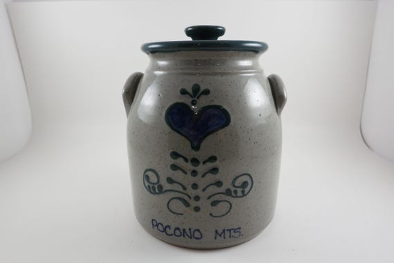 Great Bay Pottery Bye NH Pocono Mountains Crock with Lid 7 1/2 Inches Tall Excellent Condition
