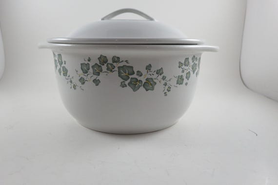 1990's Corelle Coordinates Callaway Ivy Pattern 1 1/2 Quart Round Casserole Dish with Matching Lid Excellent Condition