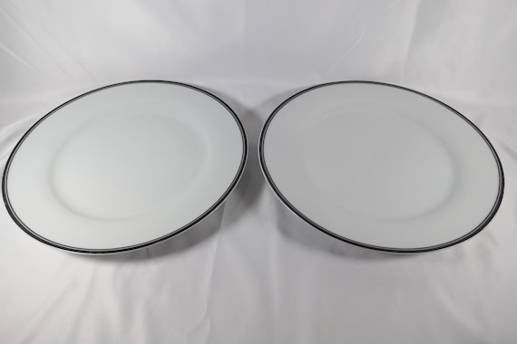 Pair of Williams Sonoma Open Kitchen Bistro Black Rim 10 1/2 Inch Dinner Plates