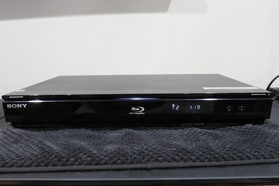 2005 Sony BDP-N460 DVD/Blue Ray Disc Player Slim Line Design