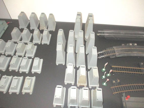 Huge Vintage 106 Piece HO Scale Train Track Set Tyco and Atlas Very Good Condition