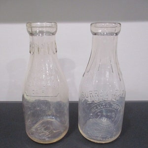 Pair of Vintage 1 Quart Embossed Milk Bottles Fairfield Western Maryland Dairy and Surrey Farm Dairy Excellent Condition Bild 1